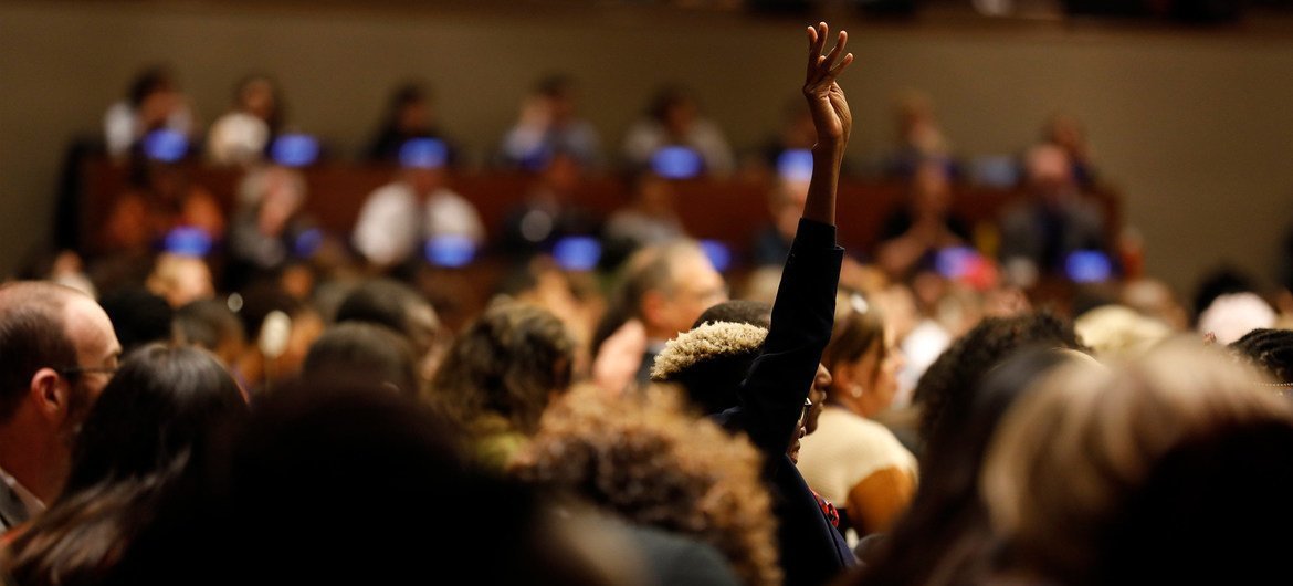 Durante a CSW também ocorrem negociações de resoluções