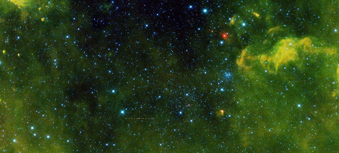 Rastros de asteróides entre as estrelas Rastros de asteróides entre as estrelas