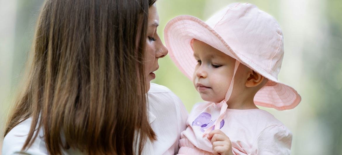 No seu primeiro ano de vida, Nikol teve que fugir de sua casa na Ucrânia e foi diagnosticada com uma forma rara de câncer.