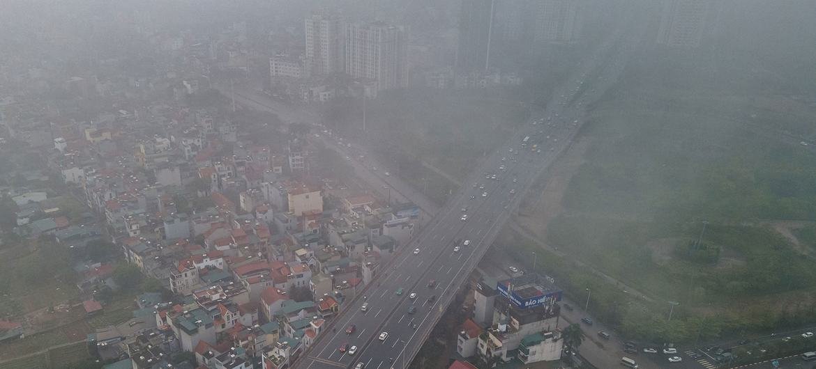 Cidade de Hanói, no Vietnã, sofre com poluição atmosférica severa Cidade de Hanói, no Vietnã, sofre com poluição atmosférica severa