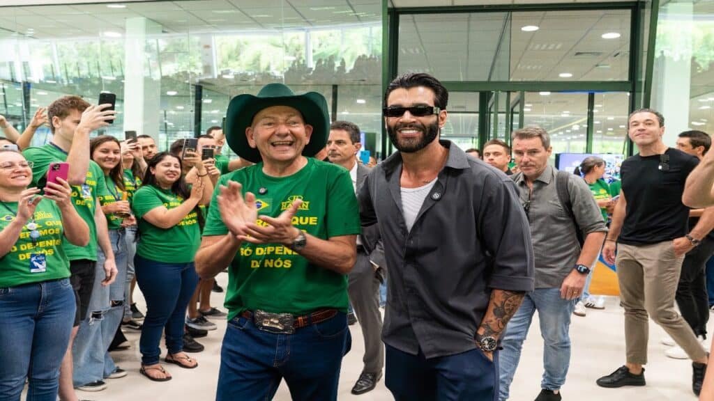 Véio da Havan surpreende e anuncia construção do maior prédio residencial do mundo