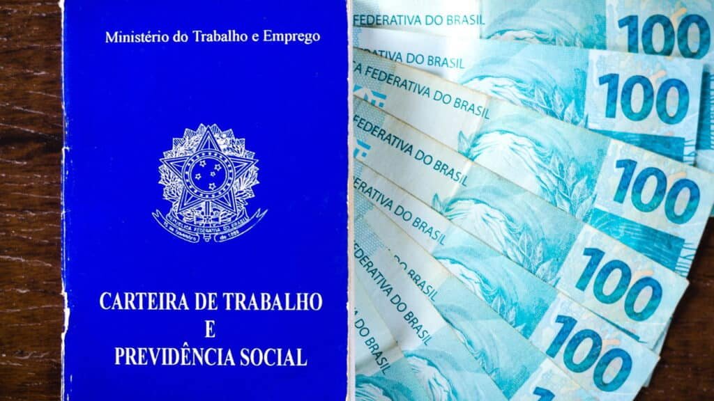 Trabalha com carteira assinada? Então você tem direito ao FGTS