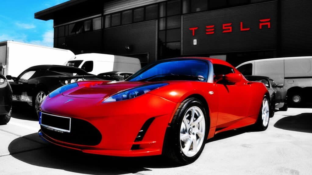 Tesla adia lançamento de “carro popular”