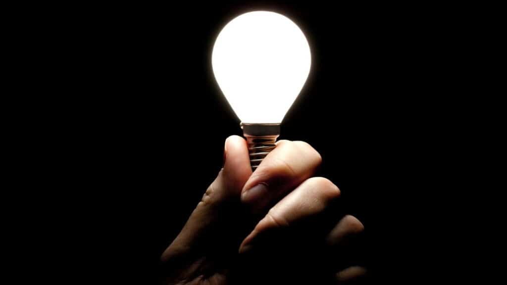 Governo propõe luz gratuita para 16 milhões de famílias de baixa renda