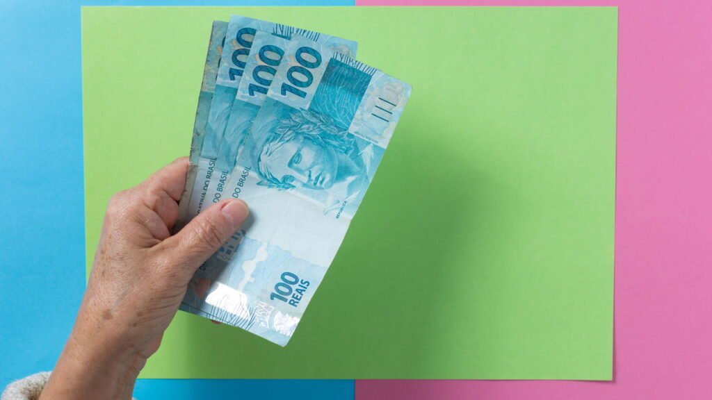 Governo libera salário mínimo para grupo especial