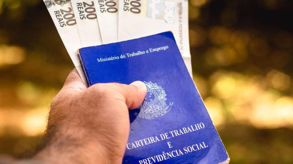 Quem trabalhou com carteira assinada pode ter dinheiro esquecido pra receber!